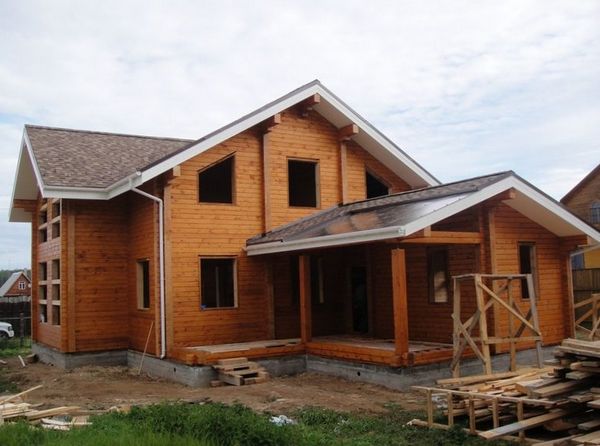 Строительство домов из клееного бруса — традиции качества и функциональности