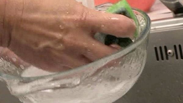 Как отмыть стеклянную посуду
