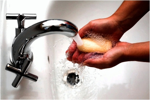 Как отмыть монтажную пену с рук