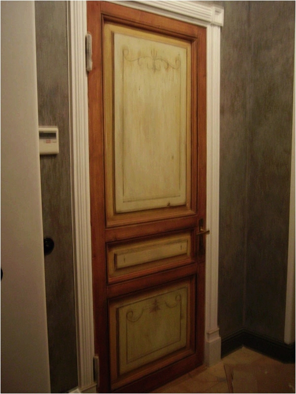 Как покрасить межкомнатную дверь