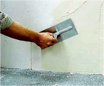 Как шпаклевать стены в квартире под обои
