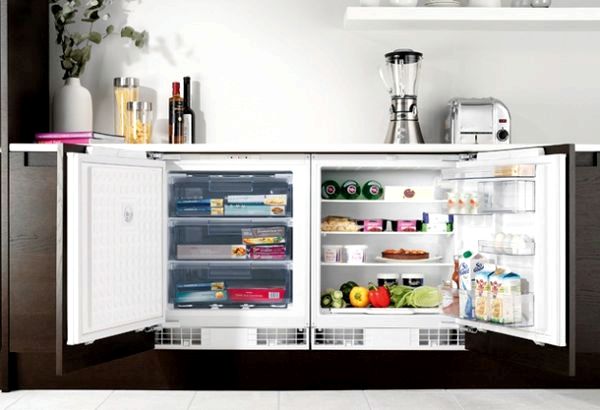 Как выбрать встроенный холодильник