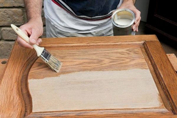 Как обновить деревянную мебель